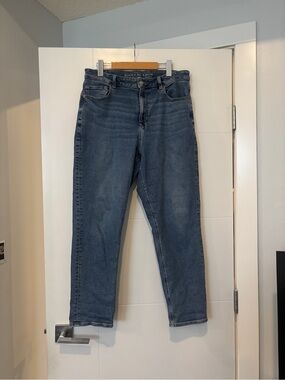 American Eagle Outfitters Women’s High-Rise Mom Blue Jeans